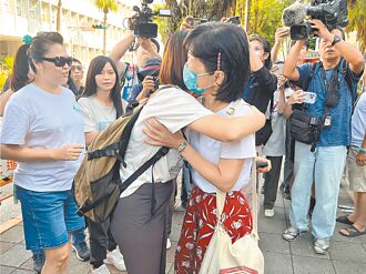 台中小草 號召周一衝台北接人