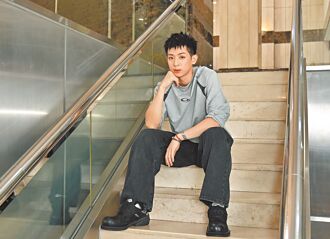 林亭翰體驗從軍暴瘦腿瘀青