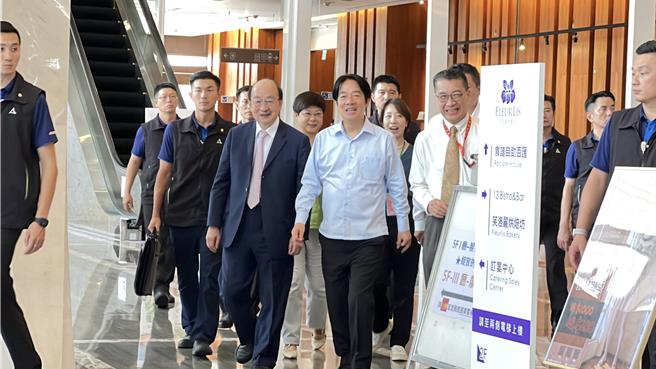 民进党主席赖清德7日中午来到芙洛丽饭店，与新竹市党部的党工及党公职闭门座谈。（王惠慧摄）