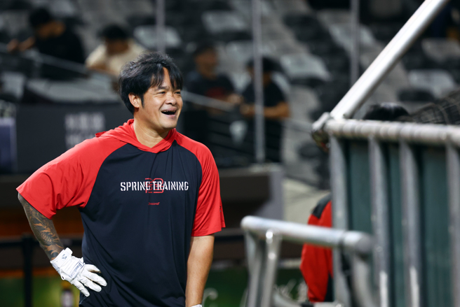 林智勝引退賽賽前輕鬆訓練。（鄧博仁攝）