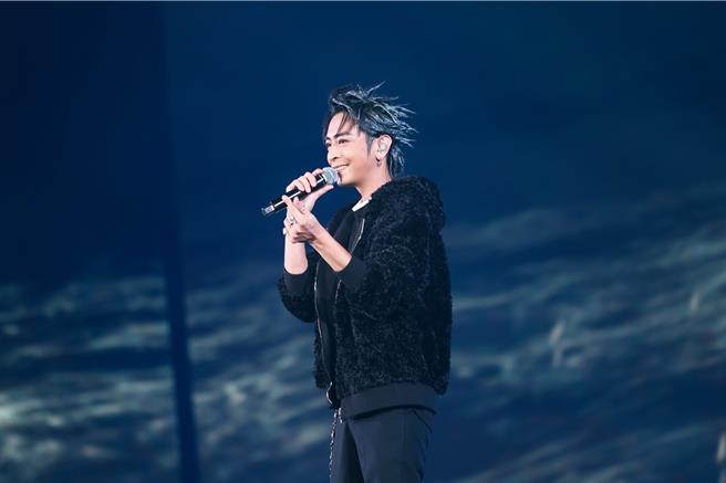 Toro重现20年前〈暴风雨〉MV服装及场景 更掀起全场大合唱。（相信音乐提供）。（相信音乐提供）