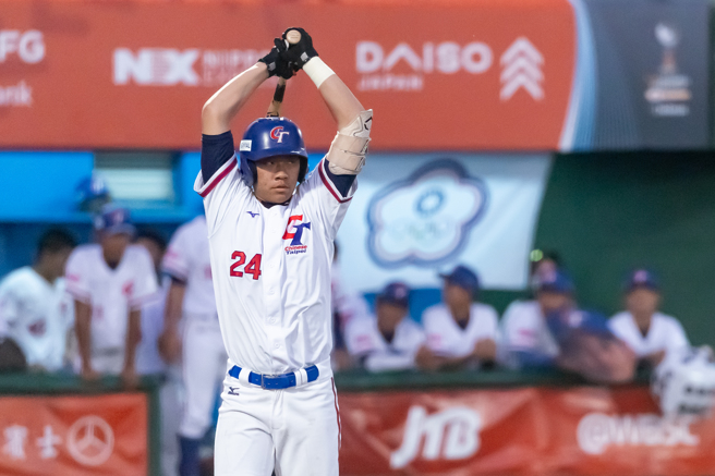张育豪在7局下半敲出带有1分打点的再见安打。(中华棒协提供)
