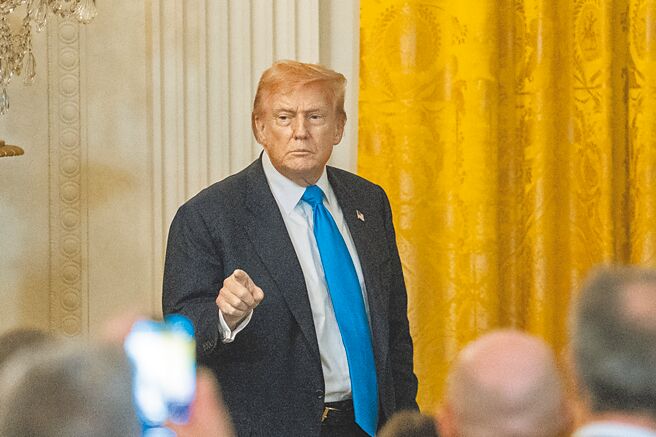 美国《国防战略》草案于8月底送至美国防部长赫格塞斯手上，然川普总统并非「照章行事」的人，要怎么做还是川普说了算。（新华社）