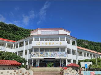 偏鄉國小送「新鞋」當開學禮！校長曝暖心用意