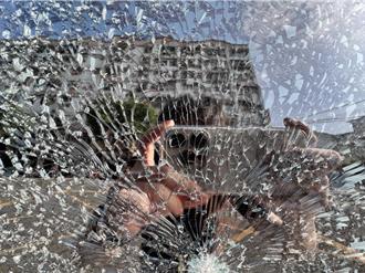 北上訪友車窗無故遭擊碎   桃警追出肇禍者竟是「他」