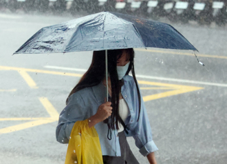 下班注意！大雷雨轰3地 11县市大雨特报