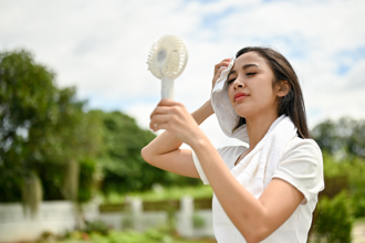 隨身電扇錯誤使用傷眼？ 專家提醒避免這麼做