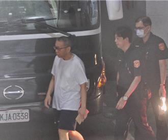 陳佩琪備妥艾草水替柯文哲「淨身去穢」  帶離數大袋書本雜物 