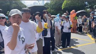 昨天就有人北上等待  彰化支持者北院迎接柯文哲歸隊