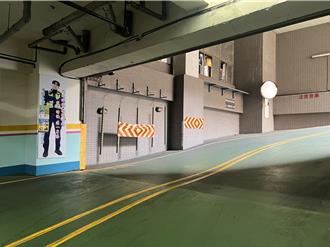 中壢警推動交通安全宣導「人本交通」！停車場設防制酒駕看板