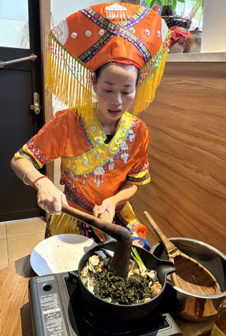 體驗桂林打油茶  移民署邀新住民品嚐阿里山茶香味桂式咖啡