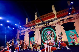 獨家》左營「萬年季」被酸大型夜市 煙火、龍虎塔燈光秀確定不辦