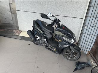 誇張！彰化駕駛撞毀民宅機車扶正後肇逃　警逮人驚見酒駕