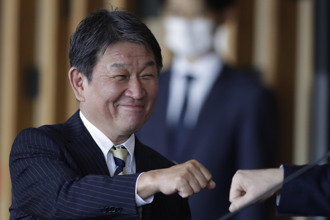 日首相爭奪戰開跑  前外相率先表態參選