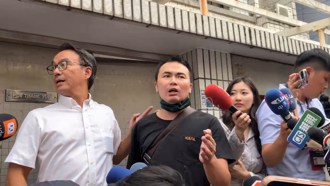 吃屎哥大喊「柯文哲貪汙」 早上撒冥紙又到新竹鬧事