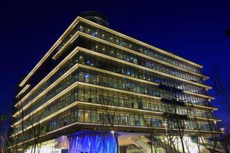 高雄總圖成謎片現場！ 網黃入侵殘障廁所激戰