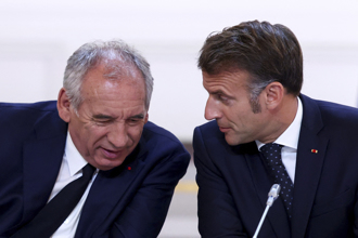 法國陷入政治危機  馬克宏幾乎注定提前跛腳