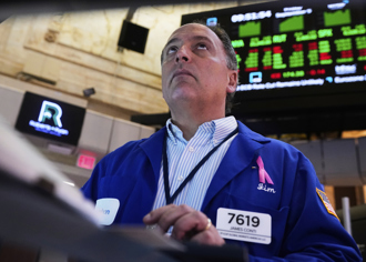 備戰通膨數據 那指嗨噴180點創新高 輝達漲近2％