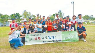 企業、受助者送暖台東、屏東家扶