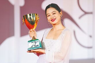 辛芷蕾淚摘威尼斯影后