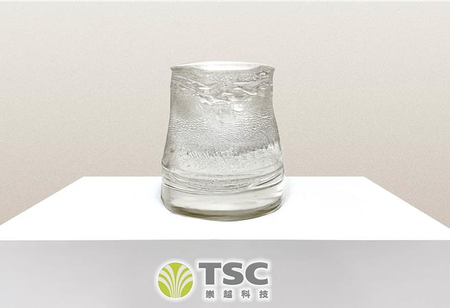 高阶封装容易发生翘曲问题，崇越将发表蓝宝石单晶基板攻克。（图／崇越科技提供）