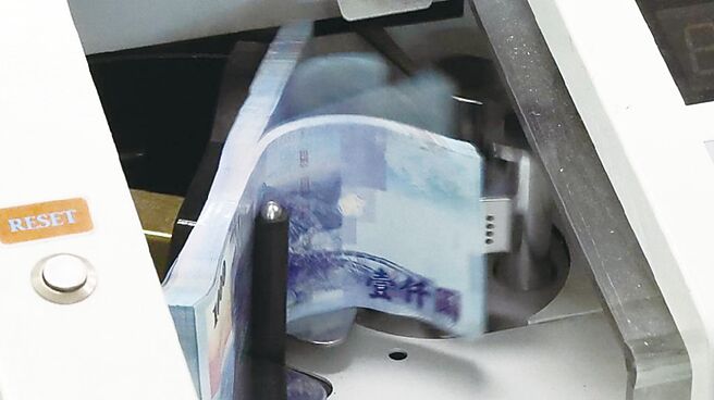 金管會公布金融三業前七月獲利，整體獲利4,866.17億元，較去年同期的7,693.99億元，大減2,827.82億元。圖／本報資料照片