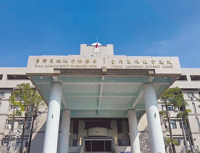 施姓司機下國道交流道時因碰到塞車急煞，車上蔡黃姓女乘客胸部撞擊前方座椅背板，造成肋骨斷裂，高雄地院法官根據相關事證，認為施男應負過失責任，依過失傷害罪判拘役55日，得易科罰金。可上訴。（本報資料照片）