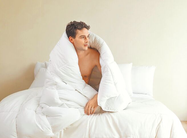 WENTEX可水洗珍珠絲柔雙人四季被，原價1萬1800元，特價2880元。（日比家族提供）