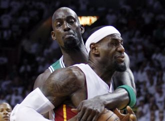 NBA》賈奈特生涯495次走步 詹皇打22個球季也追不上