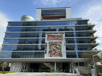 網黃「台灣臀后」高雄總圖露紅內褲拍13分激戰片 檢出手要查了