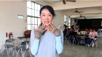 漢族媳婦傳承排灣族文化 忍痛8小時拍刺紋全手