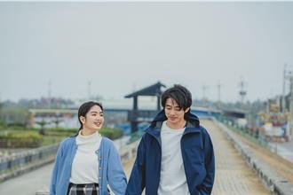 兄妹情太熟好尷尬！初孟軒、雷嘉汭升格戀人吻戲頻NG