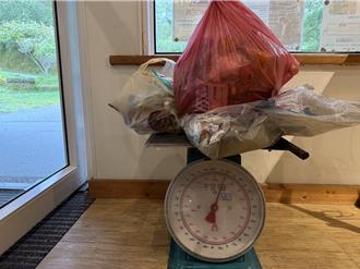 玉山淨山活動起跑 首周清出38公斤垃圾 還有腐爛雞胸肉