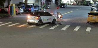 遛狗推寵物車過馬路遭左轉車撞飛 飼主遭開罰原因曝光