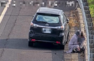 國道上演情緒鬧劇！女乘客失控逼停　警消聯手安撫送離