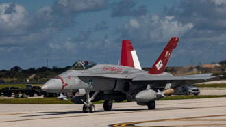 「最后的F-18大黄蜂」 红魔鬼中队派往日本岩国基地  