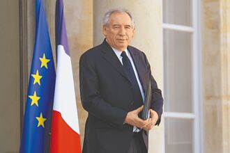 法國總理白胡恐下台 政局陷動盪