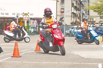 重考駕照擬漲價 最快年底上路