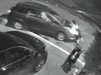 4寶媽趴引擎蓋 遭男友輾斃