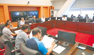 綠提案普發5萬元 藍斥烏賊戰