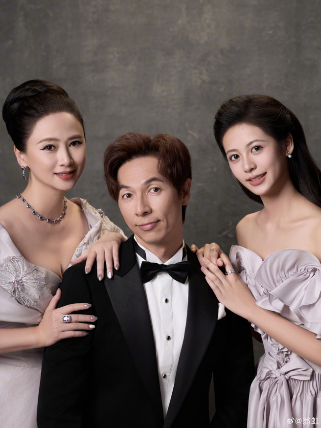 翁虹和老公分居並非感情出問題，只是為了照顧留學的女兒。(翁虹微博)