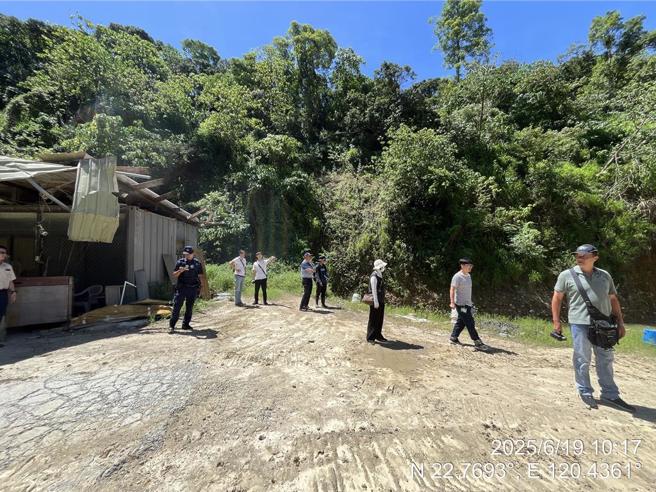 今年6月现场稽查情形。（环保局提供）