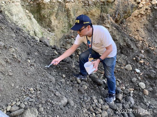 112年11月现场採样情形。（环保局提供）