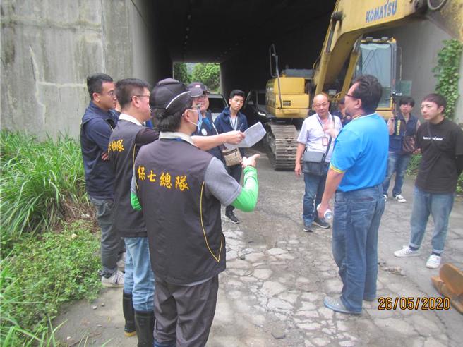 109年环检警现场稽查。（环保局提供）