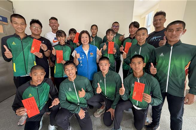 2025年9月9日苗栗縣／今年全民運動會在各項體育賽事中表現優異的選手。（呂麗甄攝）