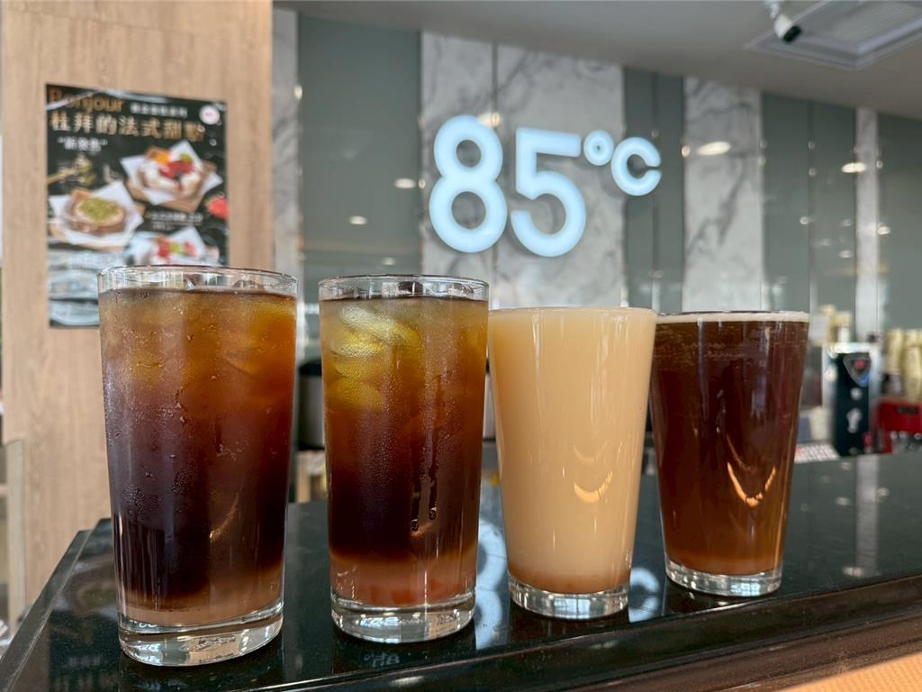 85度C推出風靡韓國的「蜜桃系列」飲品。(85度C提供/朱世凱台北傳真)