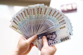 12萬長者受惠 每人至少領3000 最快下月發錢