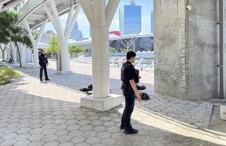 高雄流行音樂中心旁驚見男浮屍 警消撈起身分待查