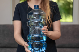 养生女爱喝水 白天精神却变差 医揪时机不对 