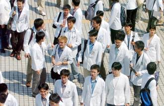公費醫學生計畫延長 醫師工會批出爾反爾、自埋地雷